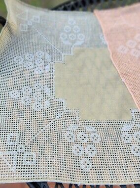 LITE YELLOW AND PEACH NET ACCENT PIECES